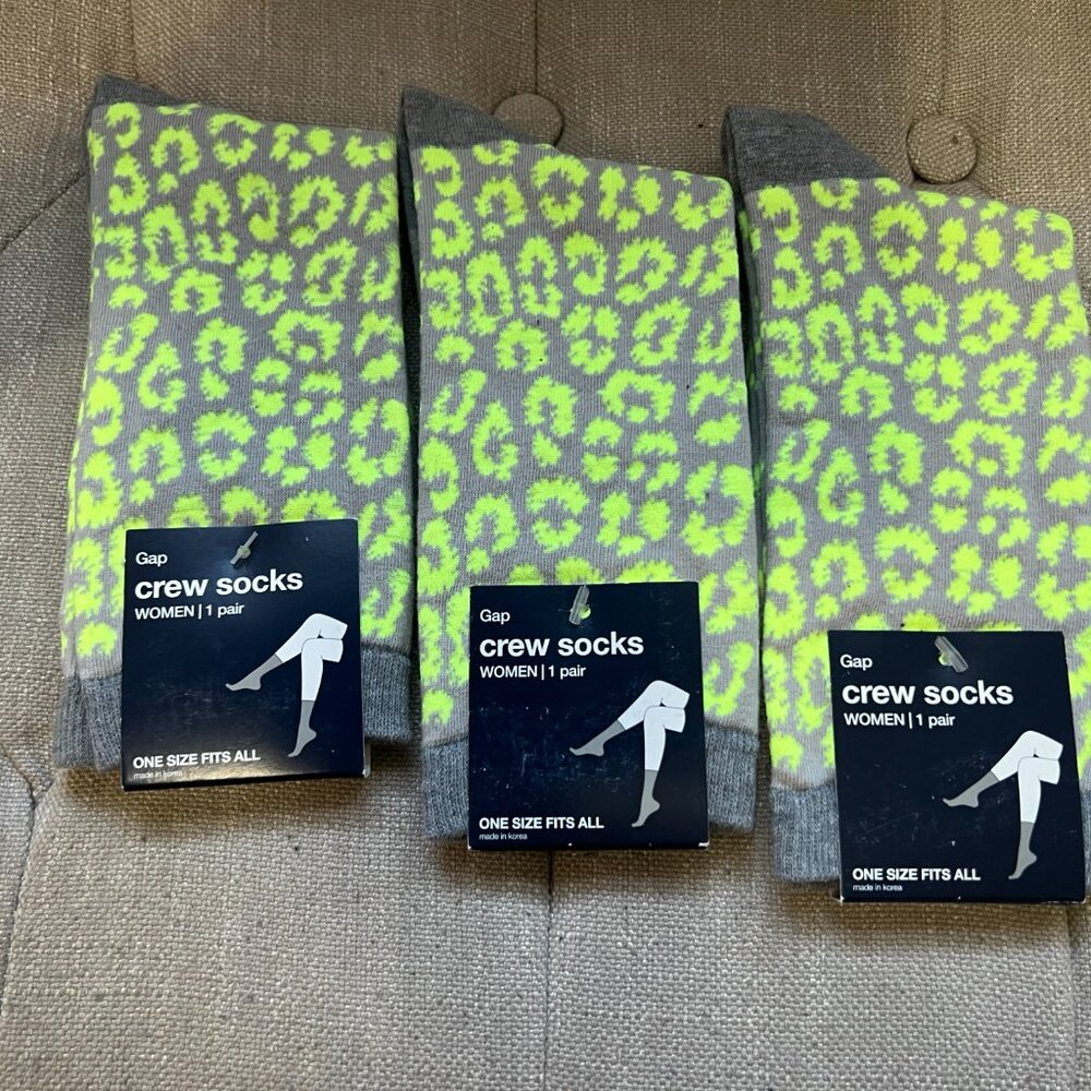 GAP - lot of 3 pairs of socks in bold print - NWT